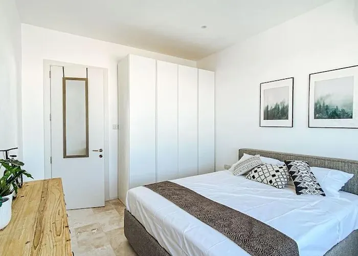 Valletta Vista Penthouse Where Sky Meets History By Solea 斯利马